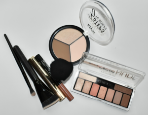 Premium Makeup Kits: Designer Gifts for Women