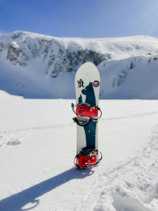 Snowboard in Snow